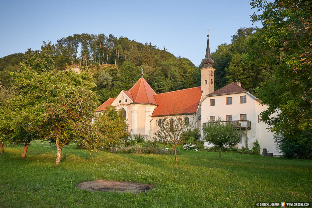 A_BR_Hochburg-Ach_Pfarrkirche Maria Ach (Dirschl Johann)_im Sonnenlicht