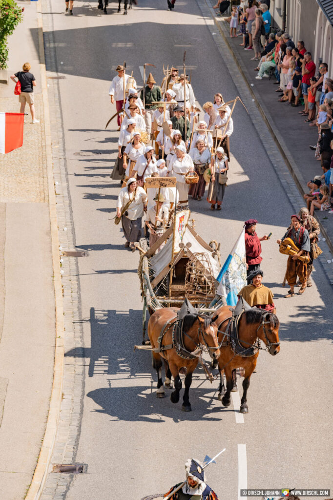 D_AÖ_Burghausen_Burgfest 2023 Einzug (Dirschl Johann)_DSC09991