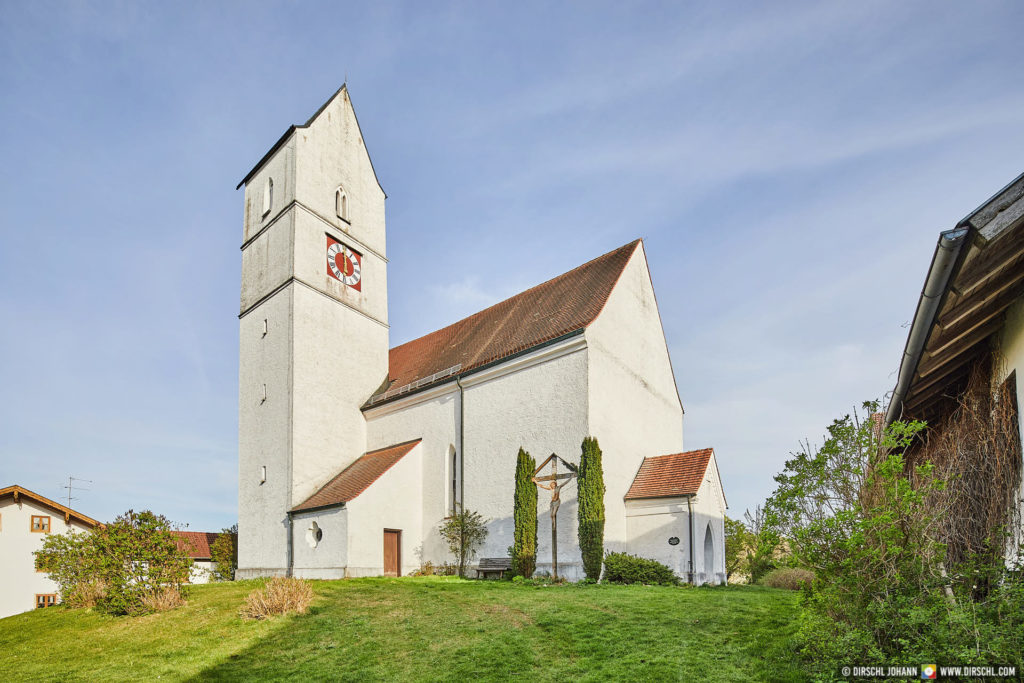 D_AÖ_Reischach_Ecking Kirche Außen (Dirschl Johann)_IT6A7824