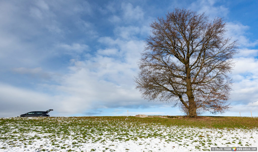 D_AÖ_Reischach_Friesing Aussicht Winter Auto Baum (Dirschl Johann)_LE1A3808