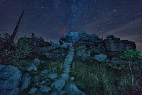 D_FRG_Neureichenau_Dreisesselberg rotes Gipfelkreuz (Dirschl Johann)_bea