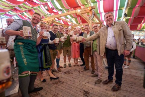 D_PA_Bad Griesbach_Karpfhamer Fest 2022 Anstich Ehrengäste (Dirschl Johann)_DSC01949