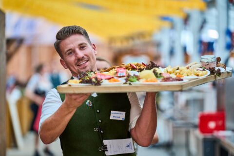 D_PA_Bad Griesbach_Karpfhamer Fest 2022 Bierzelt Karpfhamer Hütte (Dirschl Johann)_DSC07676