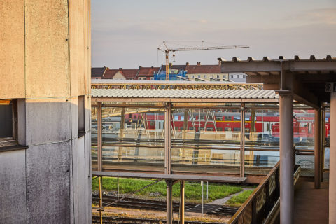 Parkhauszugang mit Treppenturm