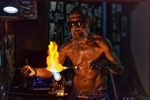 Sigi Franz im Licht des Feuers