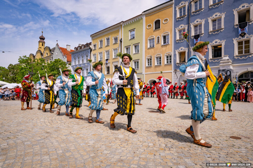 D_AÖ_Burghausen_Burgfest 2023 Einzug (Dirschl Johann)_DSC07323