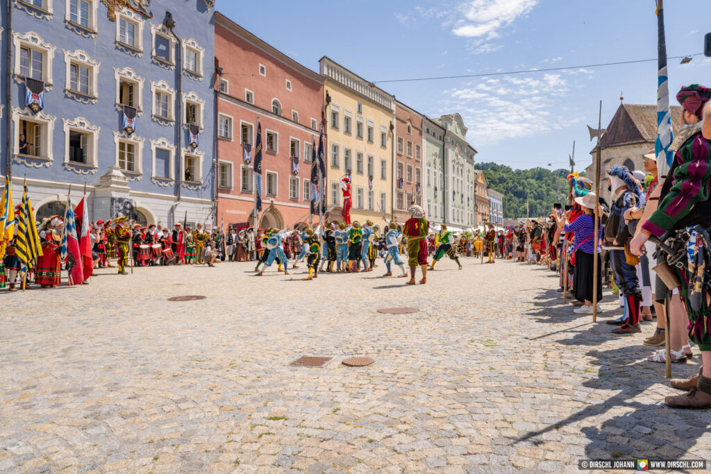 D_AÖ_Burghausen_Burgfest 2023 Einzug (Dirschl Johann)_DSC07329