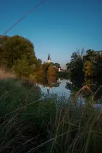 Rott in Unterdietfurt mit Blick zur Kirche