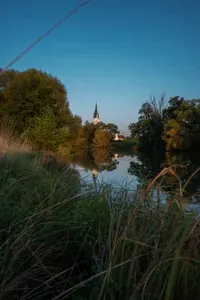 Rott in Unterdietfurt mit Blick zur Kirche