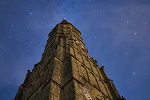 Kirchenturm unter Sternenzelt, Schildthurn, Niederbayern