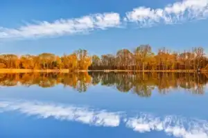 Spiegelung Wolken am Inn bei Perach, Oberbayern, Inn-Salzach