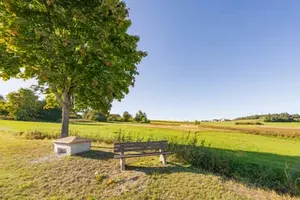 Mais Bank an PAN12, Baumgarten, Rottal-Inn, Niederbayern